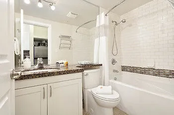 Beautiful Whistler Village Alpenglow Suite Queen Size Bed Air Conditioning Cable And Smarttv Wifi Fireplace Pool Hot Tub Sauna Gym Balcony Mountain Views Kanada