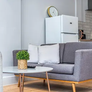 https://modern-apartment-in-east-london.cambridgehotelsuk.com