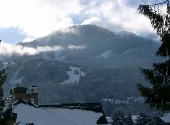 Alpenglow Suite: Whistler Village Mountain Retreat Apartment