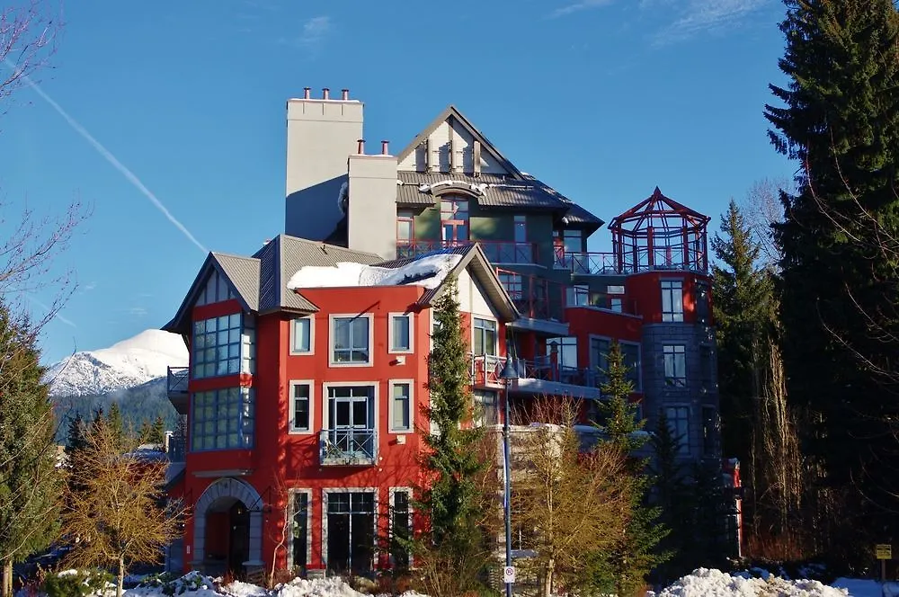 Alpenglow Suite: Whistler Village Mountain Retreat