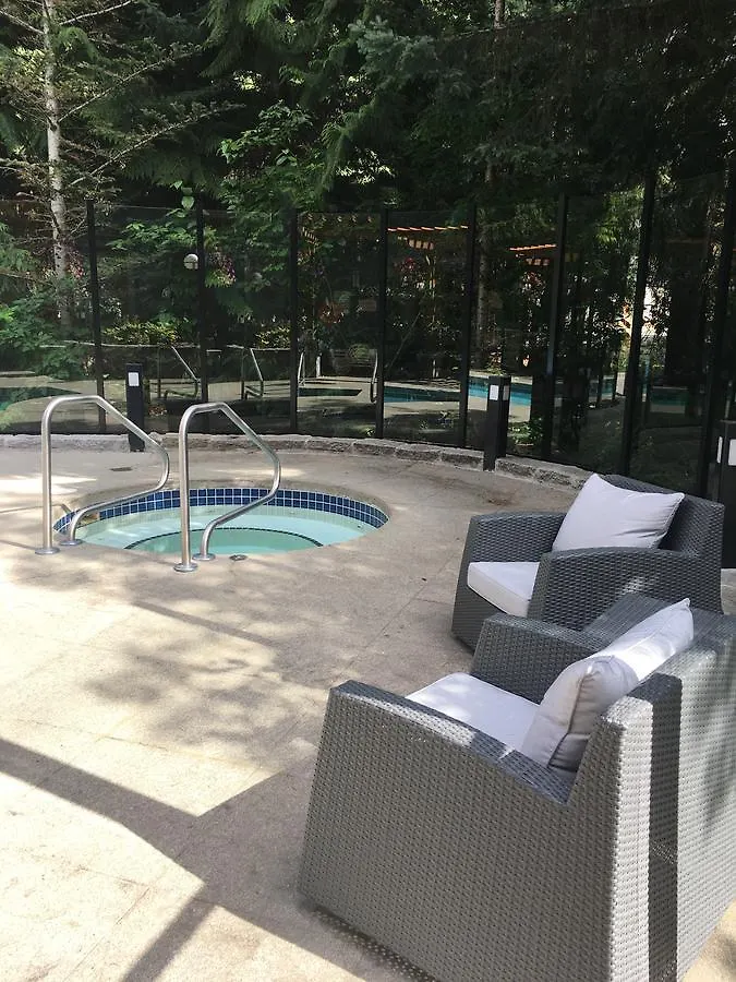 Alpenglow Suite: Whistler Village Mountain Retreat