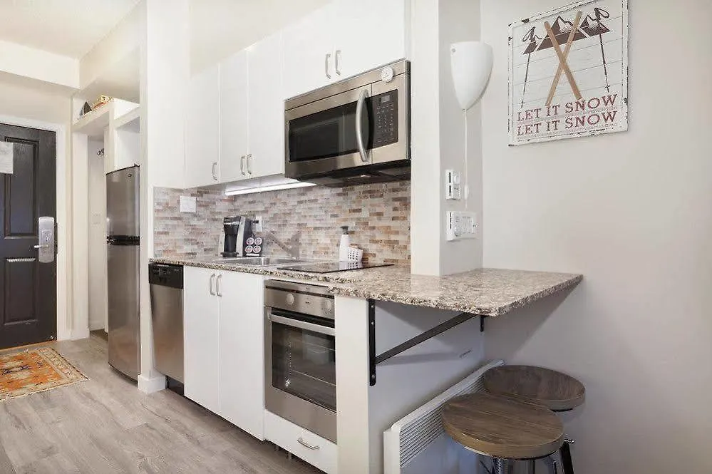 Alpenglow Suite: Whistler Village Mountain Retreat