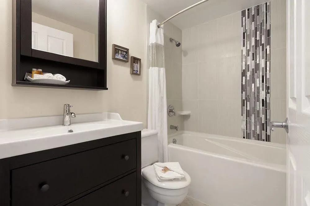Alpenglow Suite: Whistler Village Mountain Retreat Apartment