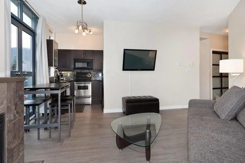 Alpenglow Suite: Whistler Village Mountain Retreat Apartment