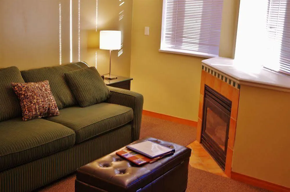 Alpenglow Suite: Whistler Village Mountain Retreat Apartment