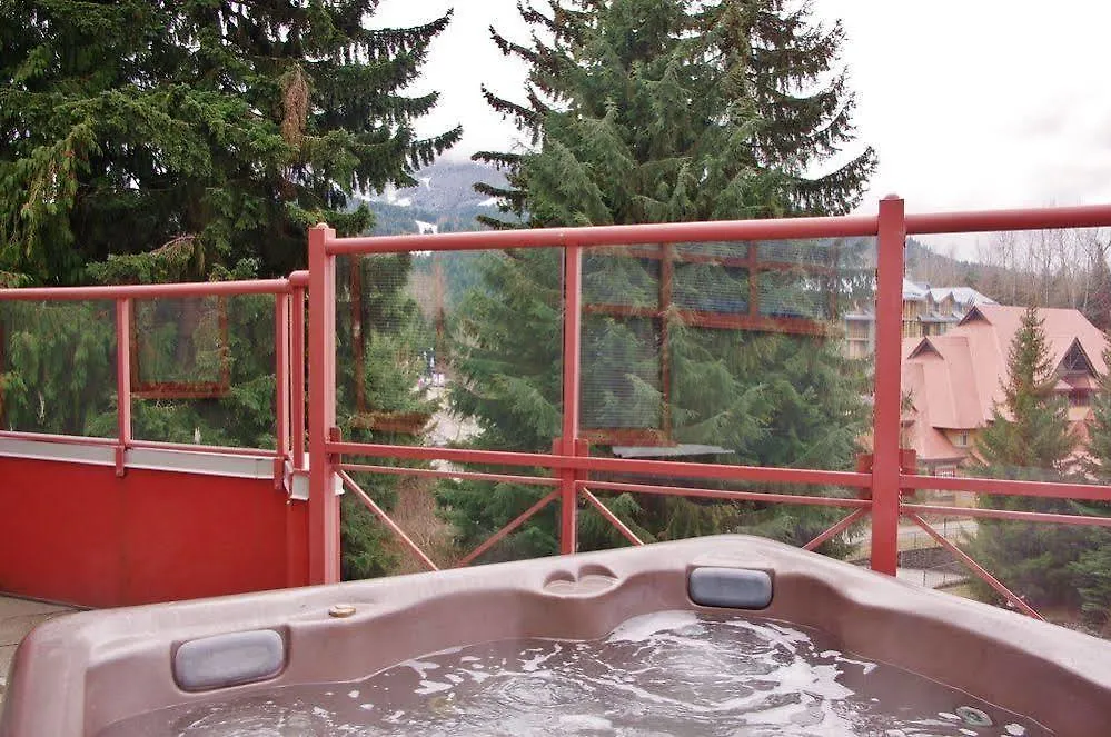 Alpenglow Suite: Whistler Village Mountain Retreat