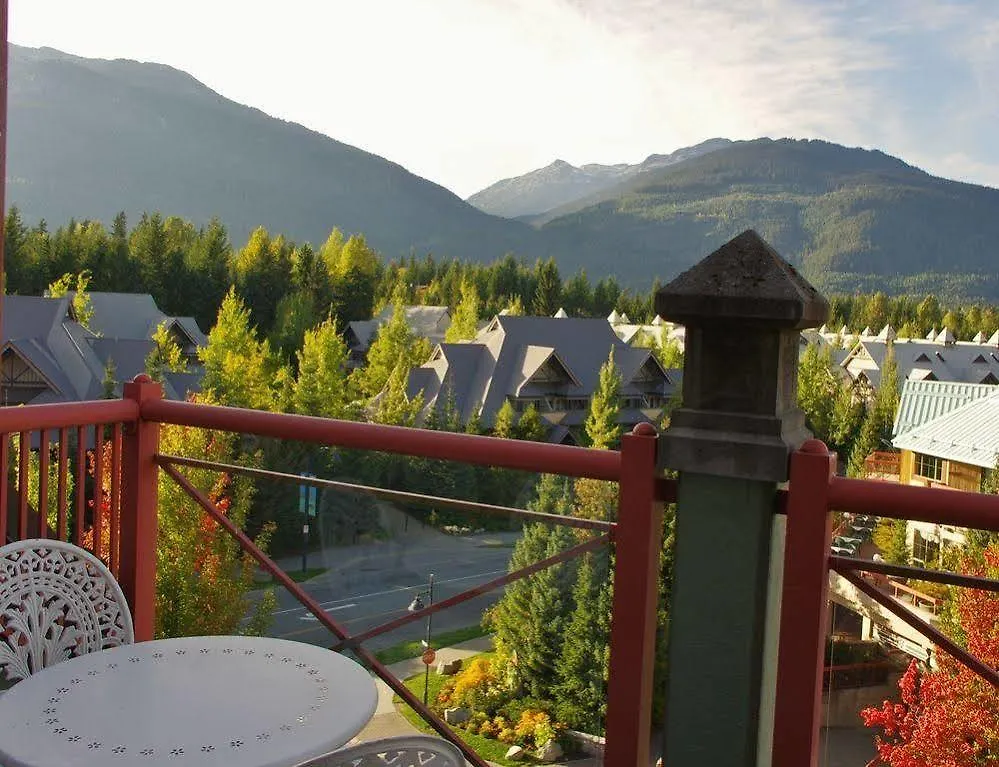 Alpenglow Suite: Whistler Village Mountain Retreat Canada