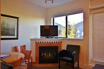 Alpenglow Suite: Whistler Village Mountain Retreat Apartment