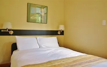 Alpenglow Suite: Whistler Village Mountain Retreat