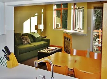 Alpenglow Suite: Whistler Village Mountain Retreat Canada