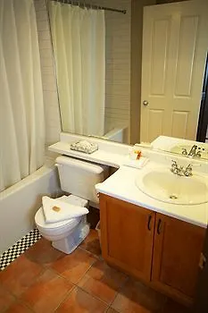 Alpenglow Suite: Whistler Village Mountain Retreat Apartment