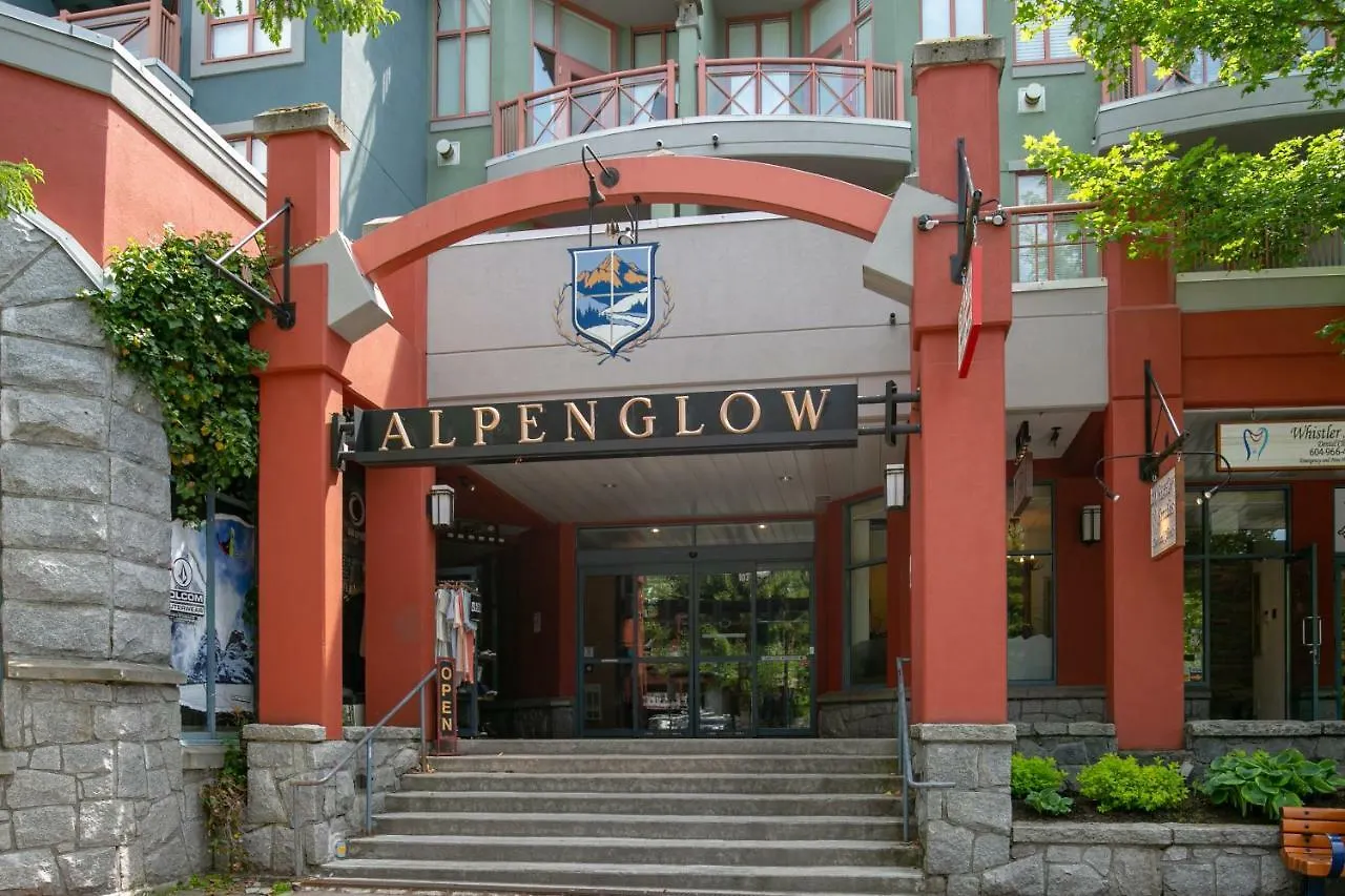 Alpenglow Suite: Whistler Village Mountain Retreat Apartment