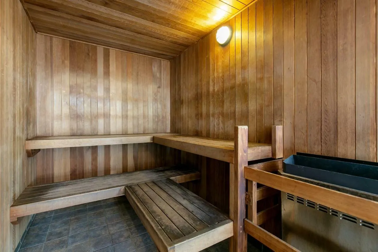 Alpenglow Suite: Whistler Village Mountain Retreat
