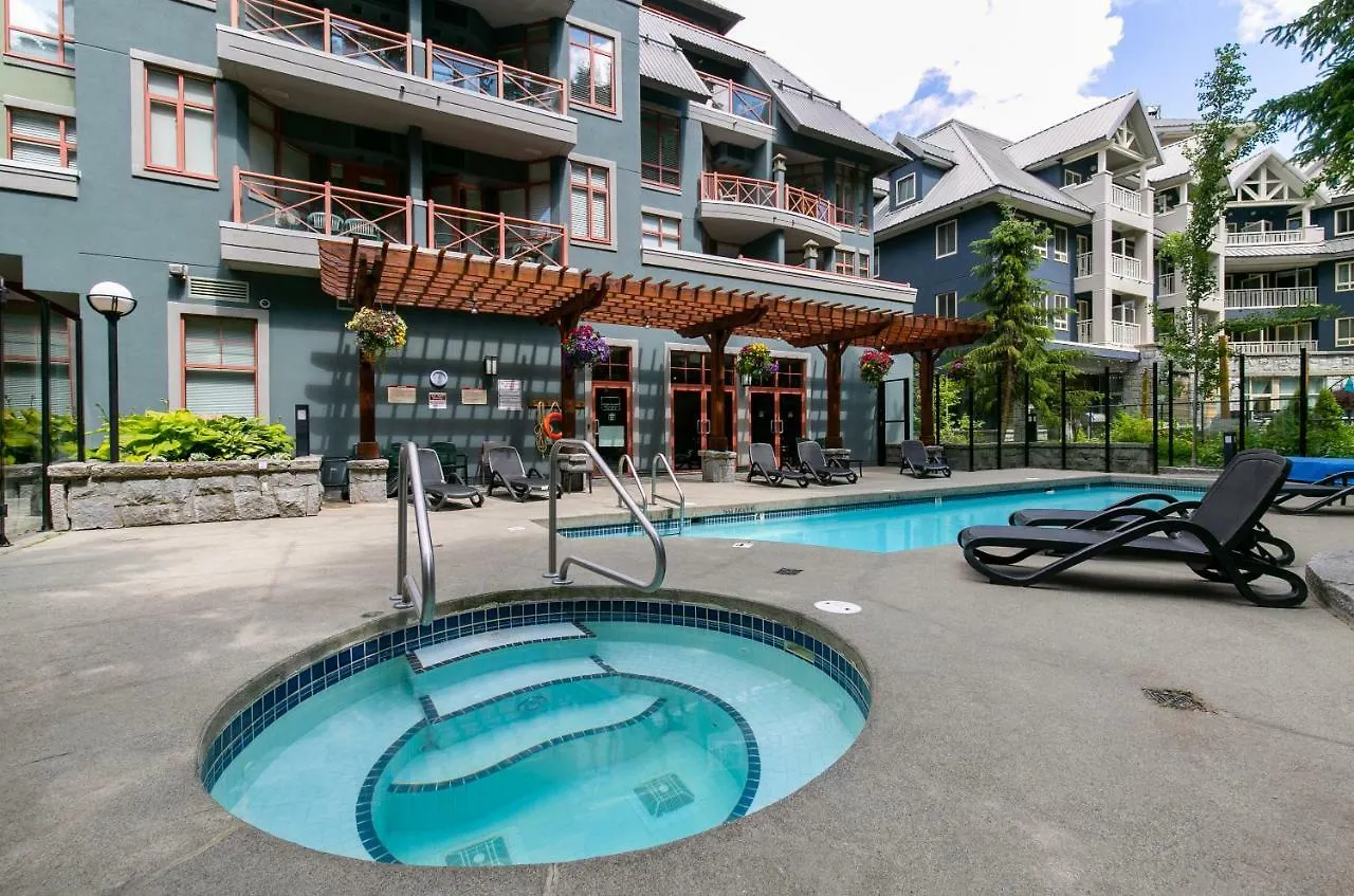 Alpenglow Suite: Whistler Village Mountain Retreat